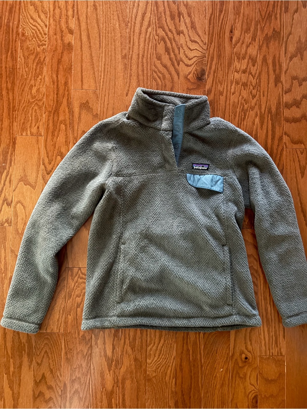 Gray Patagonia Fleece Pullover with Snap-button Packet and Teal Chest Pocket